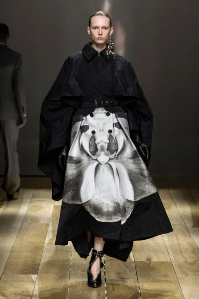 Look 24
